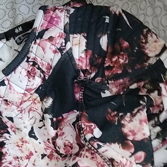 H.M - Picture 3 of 4